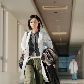 Intip Potret Kim Ji Won yang Tampil Penuh Pesona di Drama Korea Terbaru, Doctor X