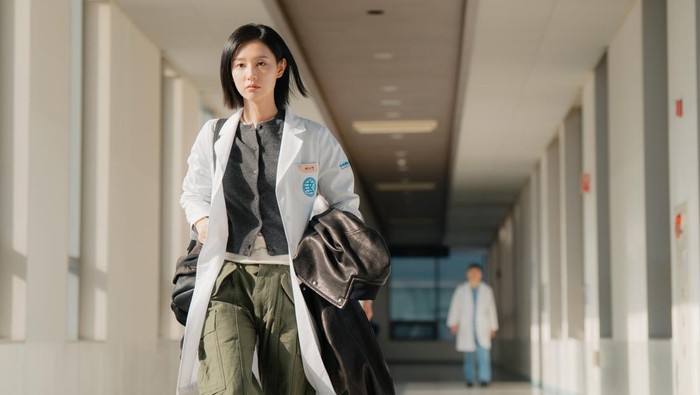 Intip Potret Kim Ji Won yang Tampil Penuh Pesona di Drama Korea Terbaru, Doctor X