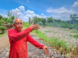 Sampah yang Kemabli Hiasi Sungai Citarum Lama Bandung