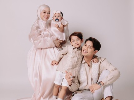 Potret Maternity Shoot Kehamilan Ketiga Lesti Kejora, Tampil Kompak Bareng Suami dan Dua Anak