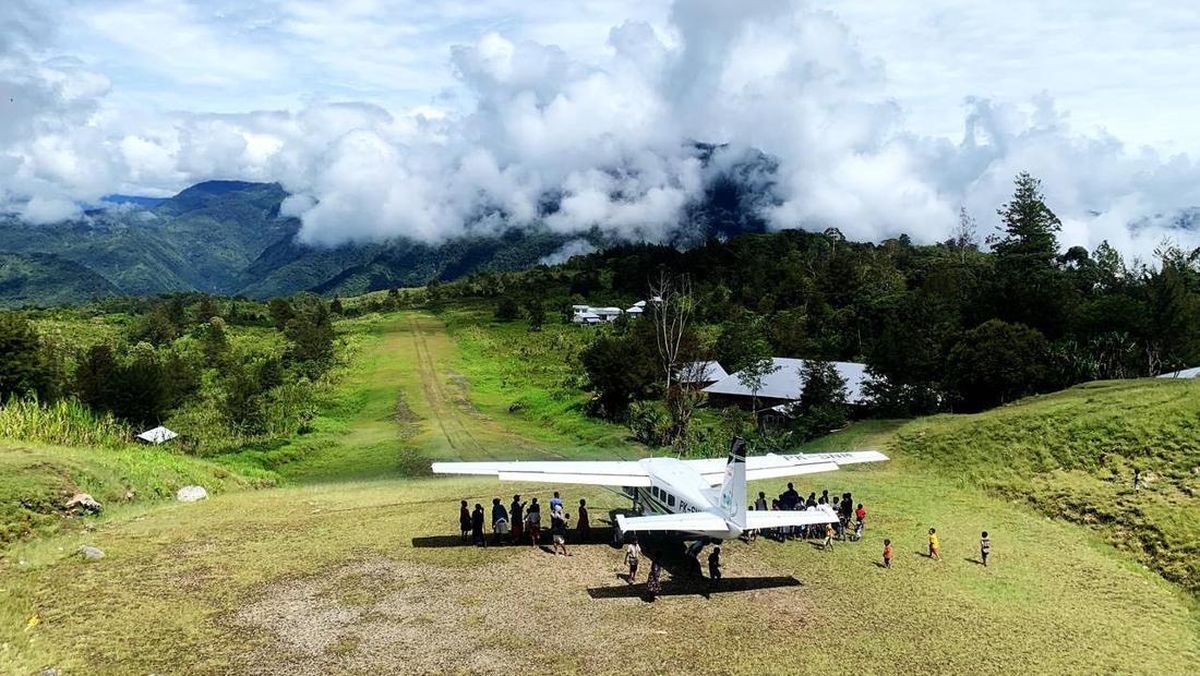 Polisi: Pesawat Smart Air di Papua Diserang dari Hutan Samping Bandara