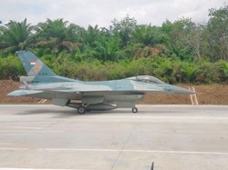 Pesawat Tempur F-16 & Super Tucano Uji Coba Mendarat di Tol Trans Sumatera