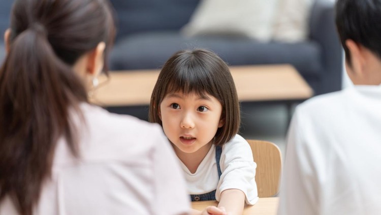 Psikolog Ungkap Momen Anak Paling Sering Meniru Orang Tua