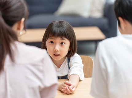 Psikolog Ungkap Momen Anak Paling Sering Meniru Orang Tua