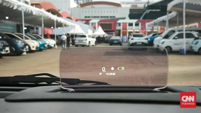 Suzuki Fronx punya fitur Head-up Display yang tak tersedia di Toyota Raize, Daihatsu Rocky dan Honda WR-V