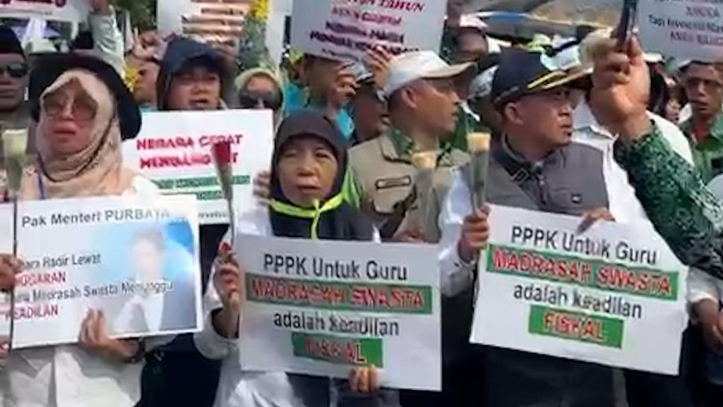 Temui DPR, Guru Madrasah Swasta Adukan Tak Bisa Ikut Seleksi PPPK