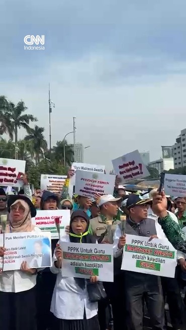 Ratusan Guru Madrasah Demo di Depan Gedung DPR
