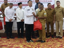 Waka MPR Serahkan Bantuan untuk Korban Banjir & Longsor di Aceh