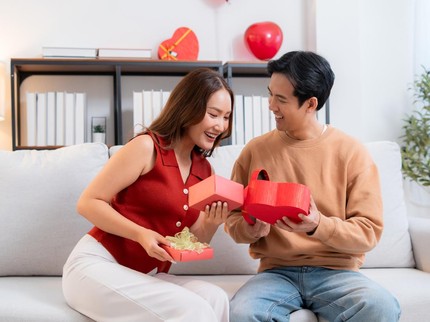 20 Kado Anniversary Pernikahan untuk Pasangan yang Bagus dan Berguna