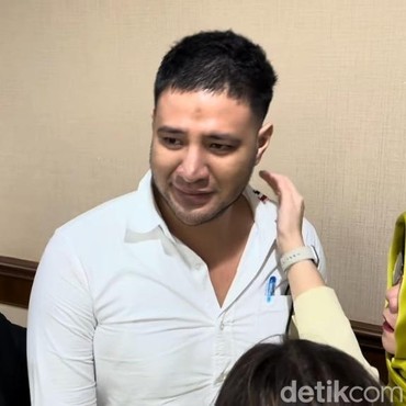 Tangis Pecah di Hadapan Kekasih, Ammar Zoni Merasa Hidupnya Sudah Hancur