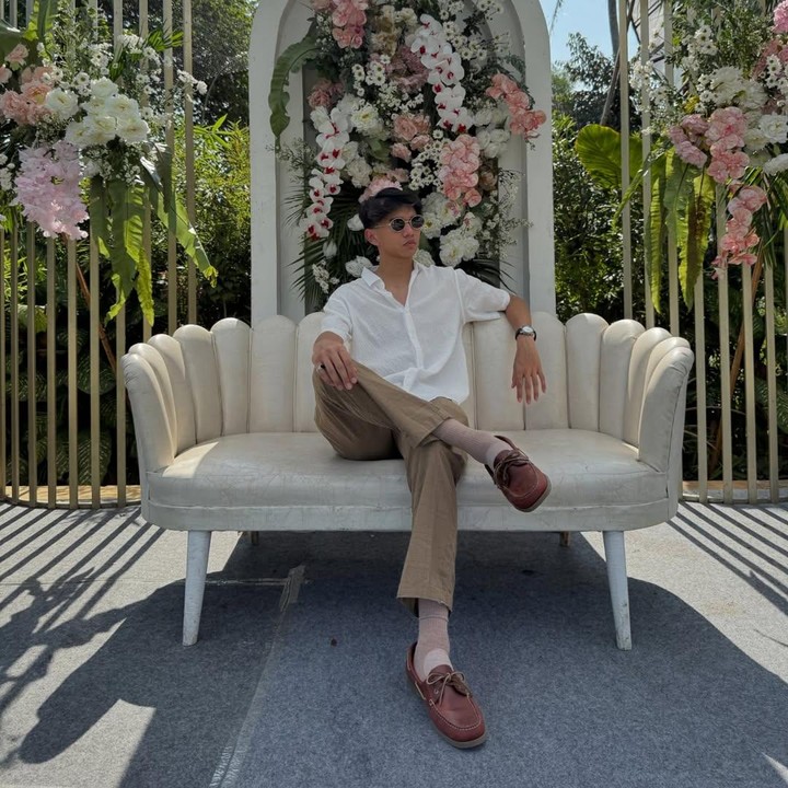 <p>Anak kedua Duta 'Sheila on 7', Bima Al Ayman, sudah beranjak dewasa. Anak laki-laki yang akrab disapa Ayman ini lahir pada 9 Oktober 2005. Belakangan, paras tampan Ayman menuai sorotan karena dianggap <em>'good looking'</em>. Dalam kolom komentar unggahan di Instagram, beberapa netizen melontarkan pujian itu, Bunda. "Cuakeppppp!!!!" tulis akun @_aa***. "alamakk cakepnyaaa," ujar @pg***. (Foto: Instagram @aymanmodjo)</p>