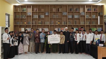 AXA Mandiri Salurkan Surplus Underwriting 2024 Rp250 Juta ke Baznas