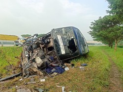 Satu Korban Kecelakaan Bus Indorent di Tol Ngawi Meninggal