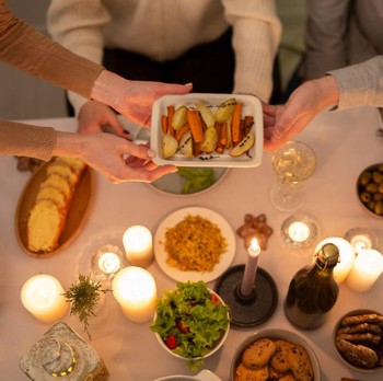 Makan dengan Pencahayaan Redup Bisa Bantu Kontrol Porsi? Ini 3 Alasannya