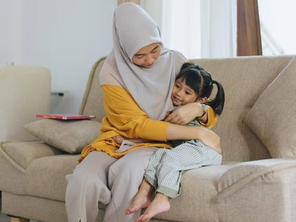 5 Doa Penurun Sakit Panas Anak Lengkap: Arab, Latin, dan Terjemahannya
