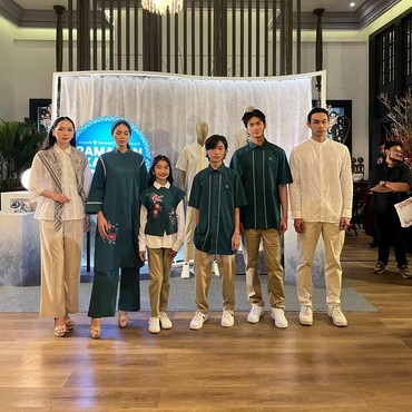 Tampil Elegan di Bulan Ramadan dengan Sentuhan Bunga Azalea dan Batik