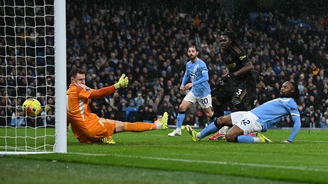 Persaingan Liga Inggris 2025/2026 semakin ketat setelah Manchester City dan Liverpool meraih kemenangan.