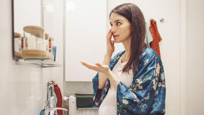 Amankah Ibu Hamil Pakai Retinol dalam Skincare? Simak Penjelasan Pakar