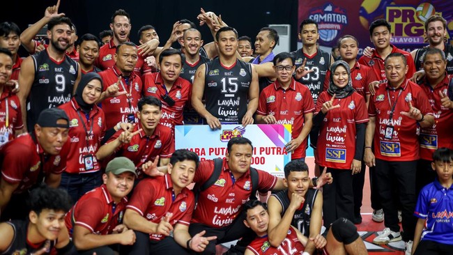 LavAni Livin Transmedia kokoh di puncak klasemen Proliga 2026 setelah menggilas Surabaya Samator 3-0 (25-13, 30-28, 25-20) di GOR Bojonegoro, Kamis (12/2).