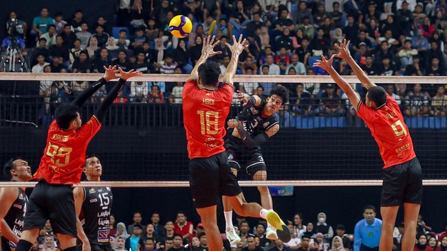 Dari hasil Proliga 2026 di Bojonegoro masih terbuka peluang lolos ke final four. LavAni dan Pertamina memimpin klasemen putra dan putri.