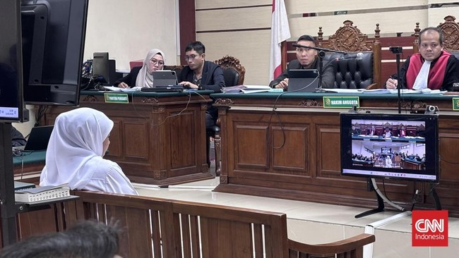 Gubernur Jawa Timur Khofifah Indar Parawansa secara tegas membantah adanya aliran dana atau jatah fee kepada dirinya dalam kasus korupsi dana hibah.