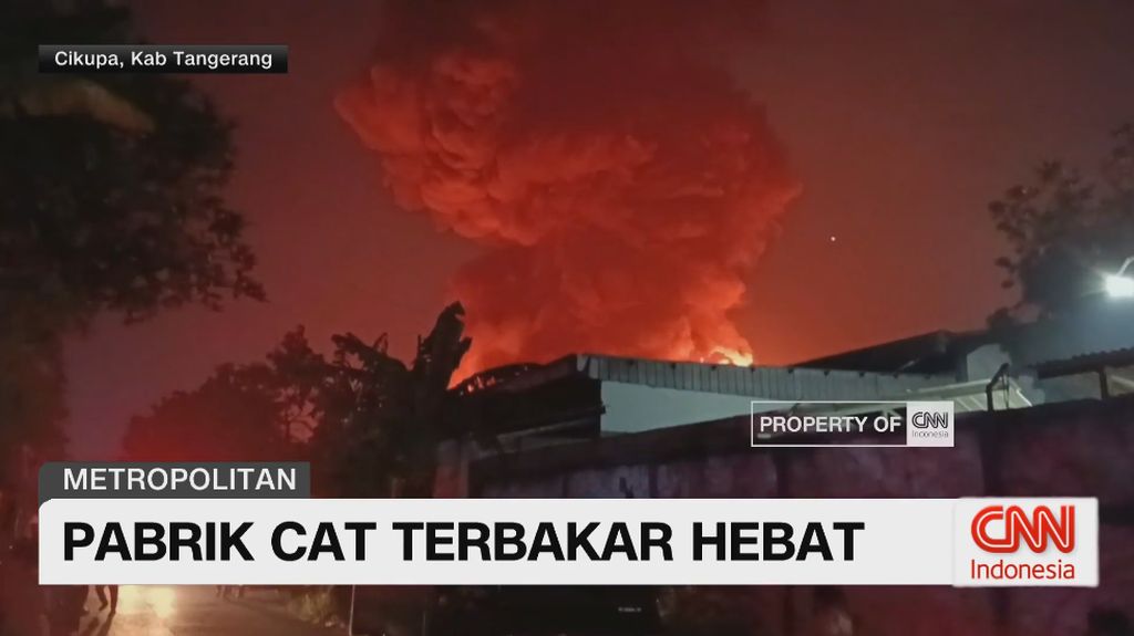VIDEO: Pabrik Cat di Cikupa Terbakar Hebat