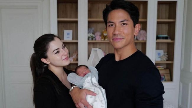 Potret Pangeran Mateen Quality Time Bareng Istri Dan Putri Tercinta