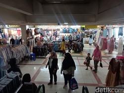 Waduh! Jelang Puasa, Nasib Pedagang Tanah Abang Tak Sama