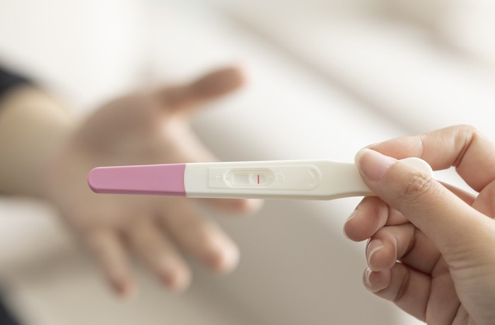 Perempuan yang sedang promil dan mengonsumsi makanan non-organik tingkat keberhasilan kehamilannya lebih rendah daripada perempuan yang mengonsusi produk organik. / Foto: Freepik.com/wirestock