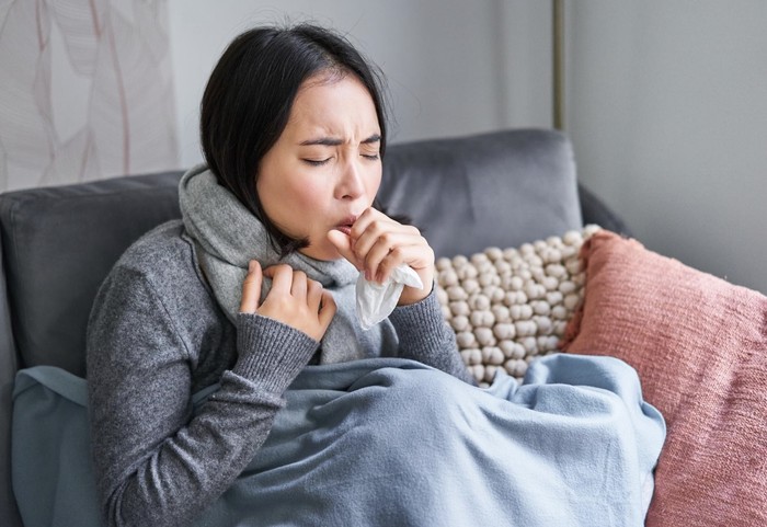 Pestisida dapat menyebabkan asma, sesak napas, batuk kronis, hingga kanker paru-paru/ Foto: Freepik.com/benzoix