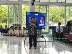 Kagumi SMA CT ARSA Sukoharjo, Titiek Soeharto Teringat Beasiswa Supersemar