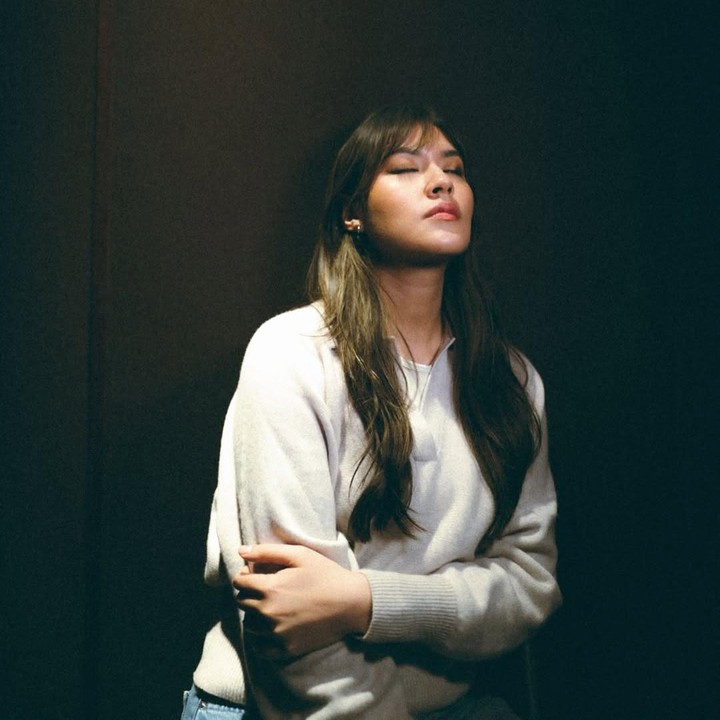 <p>Penyanyi Raisa Andriana kembali menghadirkan karya terbaru melalui single berjudul &lsquo;<em>Kuharap Duka Ini Selamanya</em>&rsquo;. Belum lama ini, ia juga membagikan momen di balik proses rekaman lagu tersebut. (Foto: Instagram @raisa6690)</p>