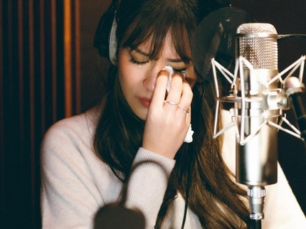 Momen Raisa Nangis saat Rekaman Lagu 'Kuharap Duka Ini Selamanya'