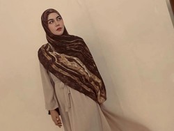 Intip 7 Gaya Ratu Rizky Nabila Pakai Hijab Pasmina Simple & Stylish