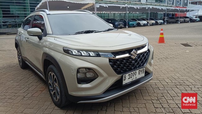 Suzuki Fronx varian GX AT dijual Rp293,9 juta, mobil hybrid ini menawarkan paket menarik sebagai SUV kelas menengah.