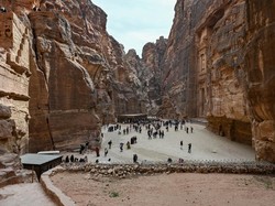 Operator Wisata Timur Tengah Tiarap Akibat Perang AS-Isral dan Iran