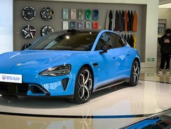 Xiaomi SU7 Jarak Tempuh 920 Km Sudah Mejeng di Dealer