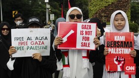 FOTO: Aksi Bela Palestina di Depan Kedubes AS Jakarta, Singgung BoP