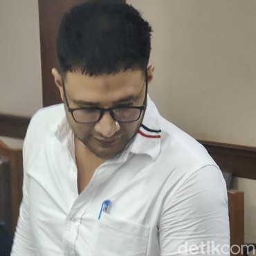 Tangis Ammar Zoni Bacakan Pledoi di Sidang, Kenang Ayah hingga Minta Maaf ke Anak