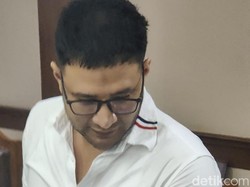 Tangis Ammar Zoni Bacakan Pledoi di Sidang, Kenang Ayah hingga Minta Maaf ke Anak