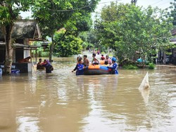 Desa Glundengan Jember Terendam Banjir, Air Capai Dada Orang Dewasa