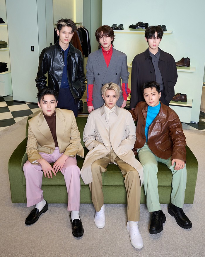 Belum lama ini, Prada resmi membuka butik terbaru di Taipei, Taiwan. Acara peresmian Prada Breeze Nanshan itu pun dihadiri ENHYPEN yang merupakan Ambassador rumah mode mewah asal Italia tersebut. / Foto: instagram.com/prada