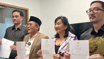 Gosip Terkini Selebriti Insertlive : Clairmont Polisikan Codeblu, Mengaku Alami Kerugian Rp 5 M Gegara Review Buruk