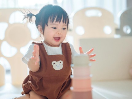 10 Ide Stimulasi Sensorik Bayi Usia 7-12 Bulan, Sederhana Dilakukan di Rumah