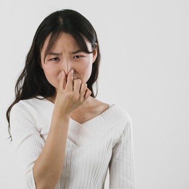 6 Cara Mudah Singkirkan Bau Mulut yang Bikin Nggak PD