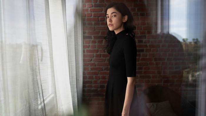 5 Ciri Kepribadian Orang yang Menyukai Pakaian Serba Hitam Menurut Ilmu Psikologi