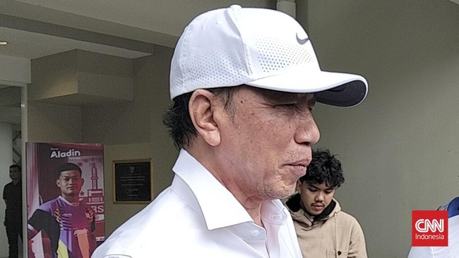 Jokowi merespons usulan Abraham Samad untuk mengembalikan UU KPK ke versi sebelum revisi 2019. Ia juga menegaskan tak pernah tanda tangan UU KPK yang baru.