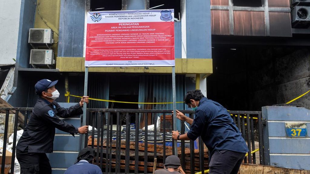 FOTO: Menteri LH Gugat Gudang Pestisida yang Cemari Sungai Cisadane