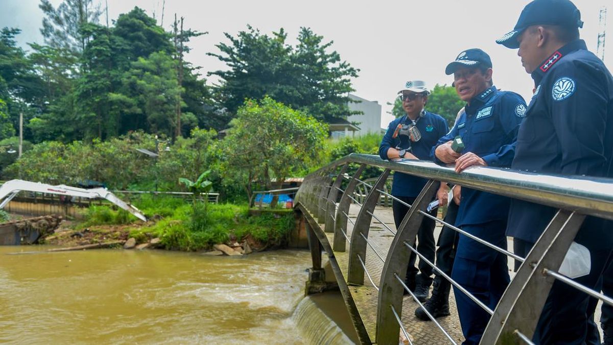 MenLH Cek Gudang Kimia dan Sungai Tangsel, Ungkap Kesalahan Tak Ada IPAL