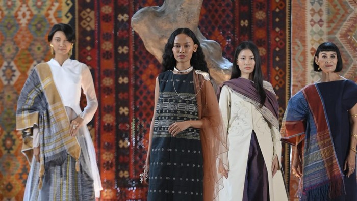 Koleksi Raya 2026 dengan Tenun Khas Tapanuli Selatan